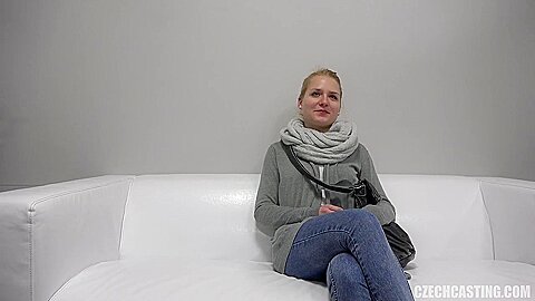 Teen koja se nada da postane pornozvijezda u češkom izboru glumaca